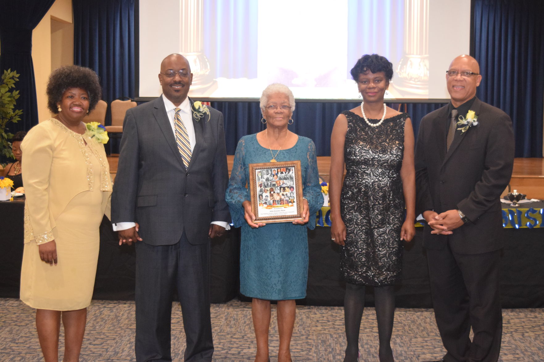 Sallie Mae Hills Counts accepts Legacy Award for Hill's Grocery.